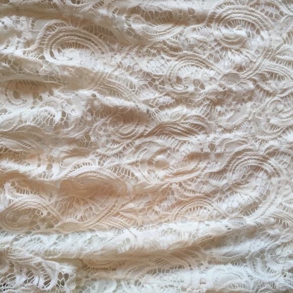 Lace flared sleeve top. - Picture 8 of 8